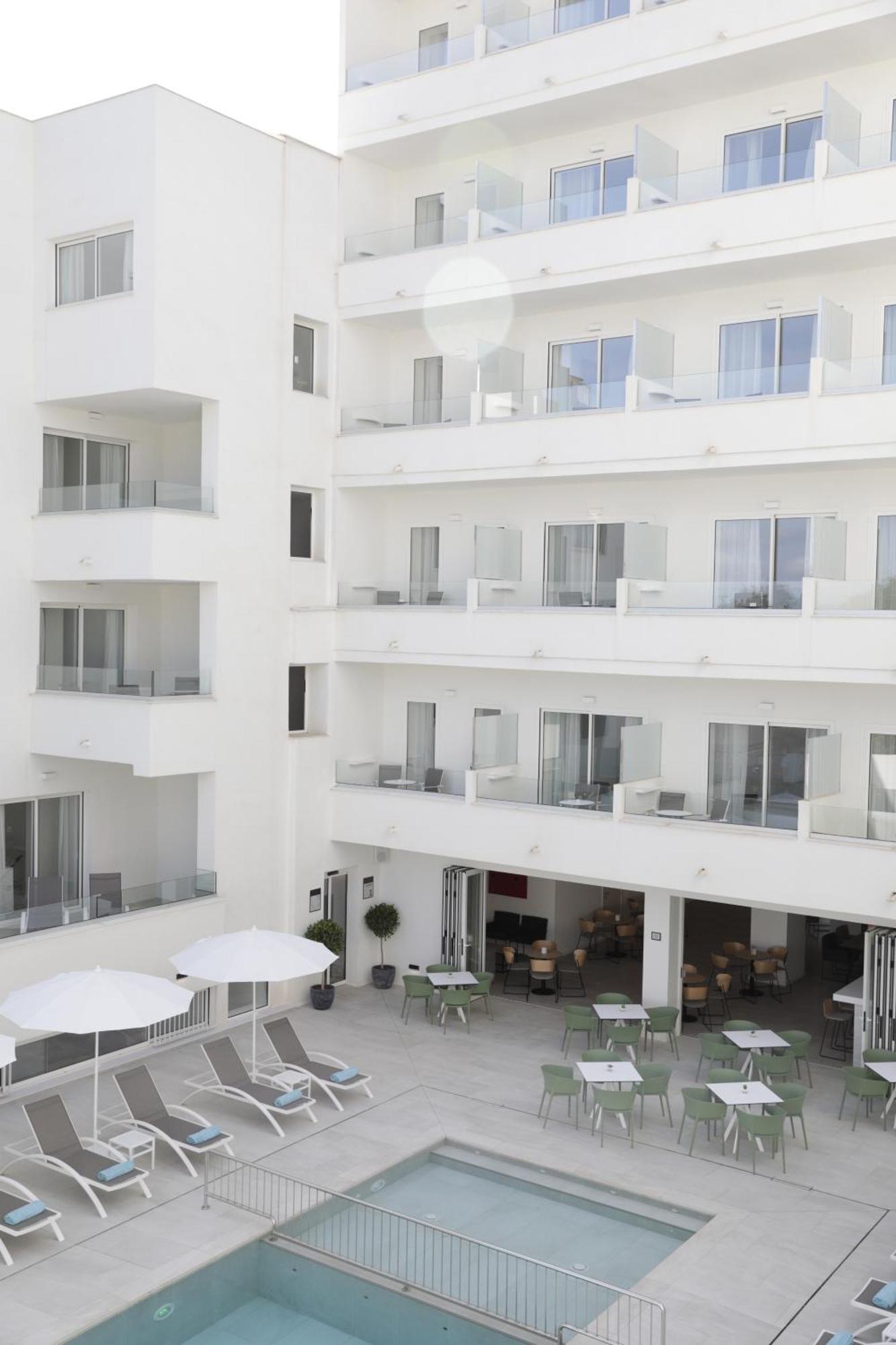 Aparthotel Marina Drach Porto Cristo Exteriör bild