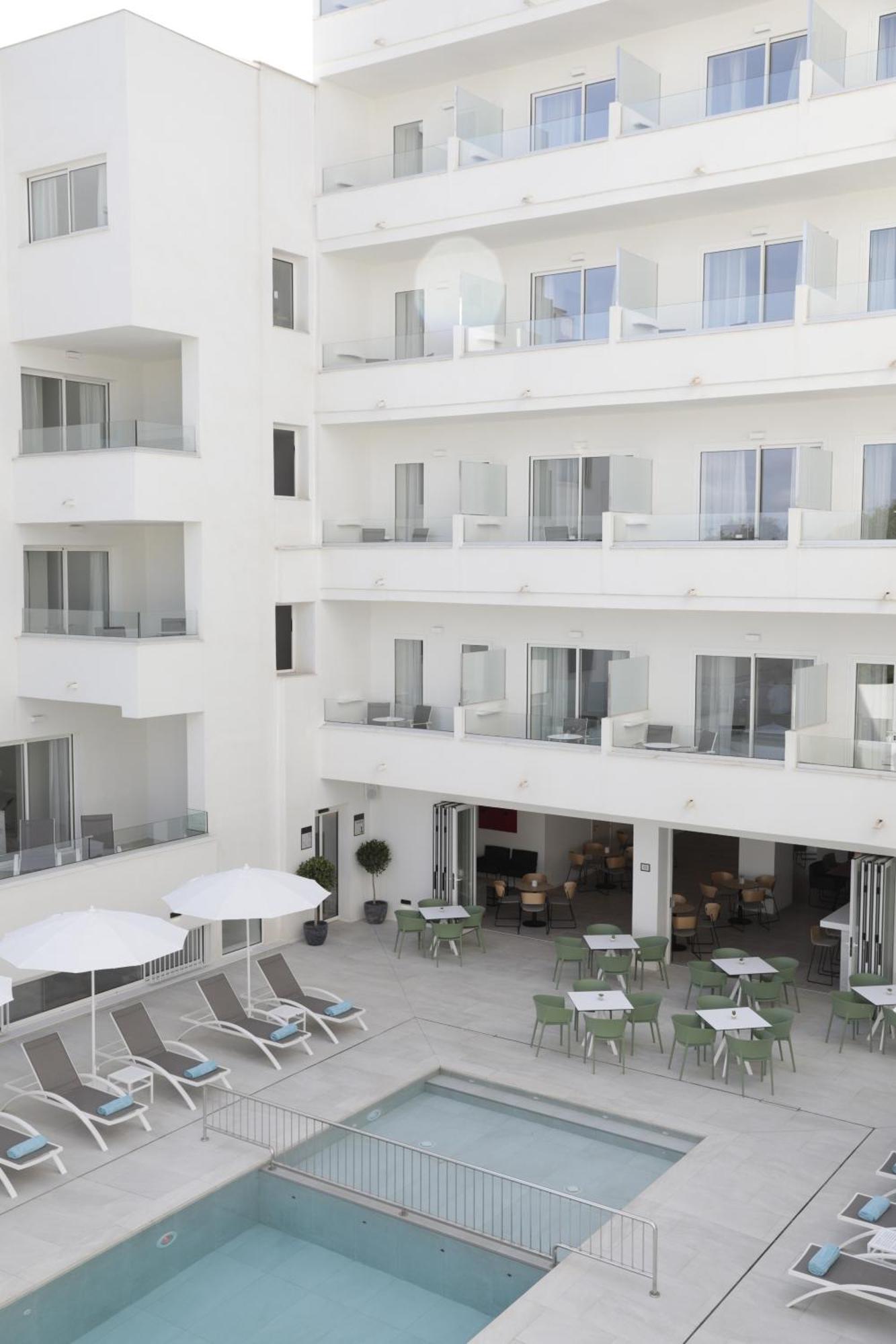 Aparthotel Marina Drach Porto Cristo Exteriör bild